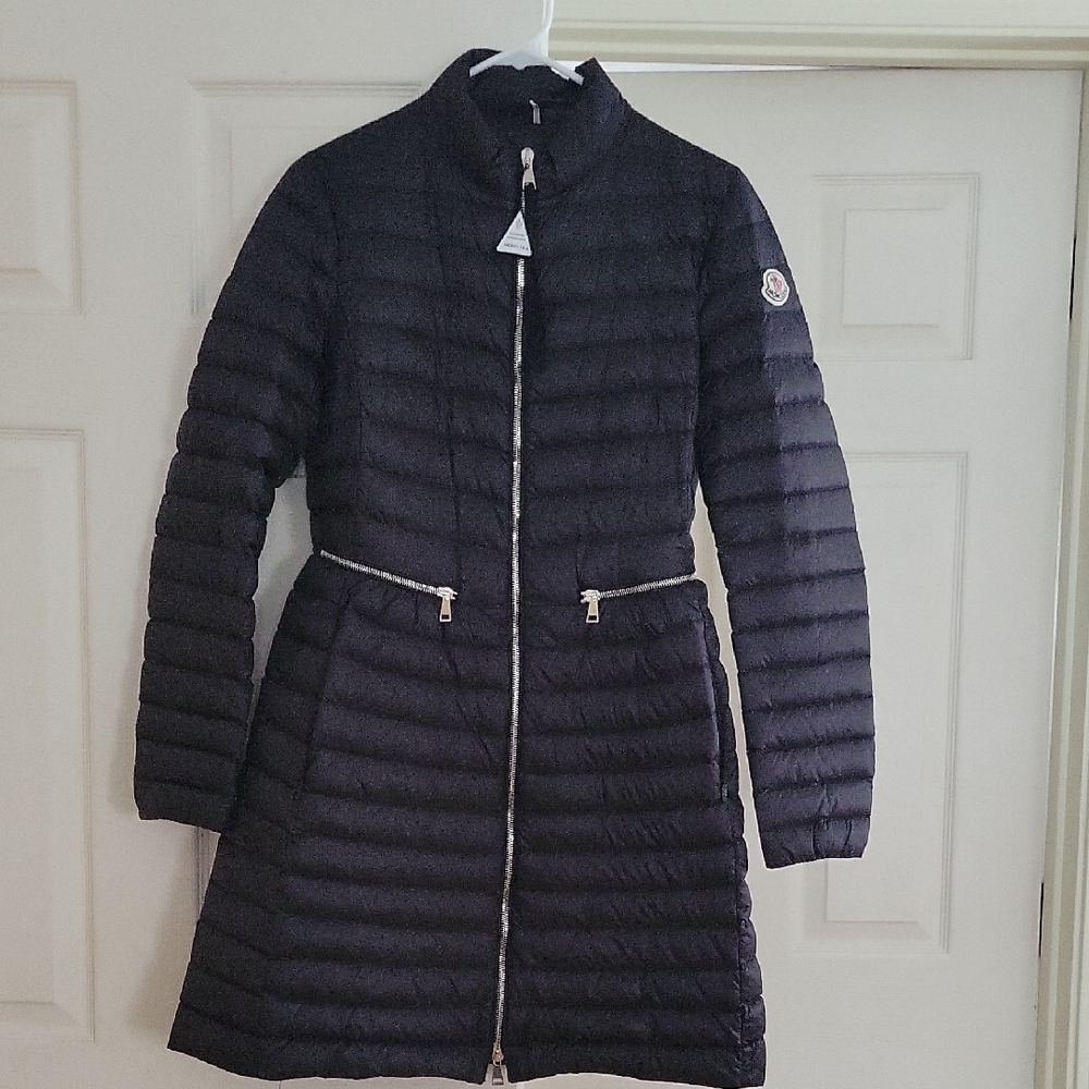 (Moncler  Quilted Women's Coat like new condition) Navy Color